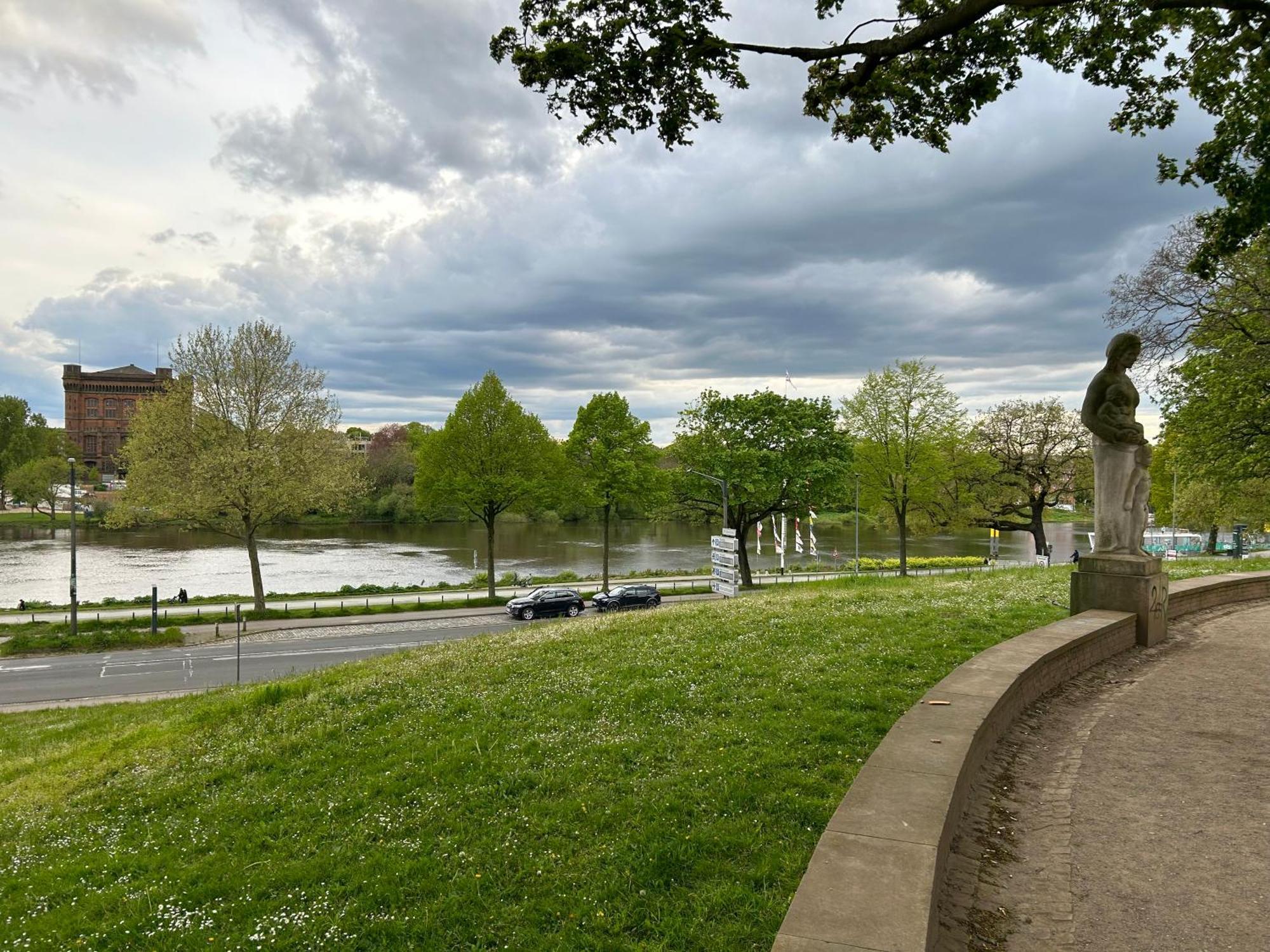 Homey Apartments - Riverside - Mit Weserblick Und Parkplatz Bremen Bagian luar foto